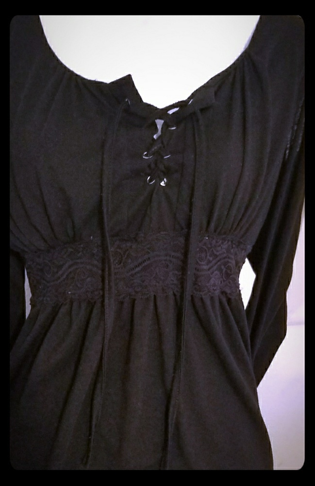 Cute black pheasant style top. Womans size medium.